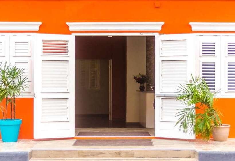 هتل Bed & Bike Curacao