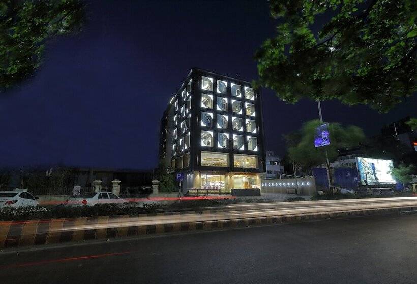 Hotel Silver Heights