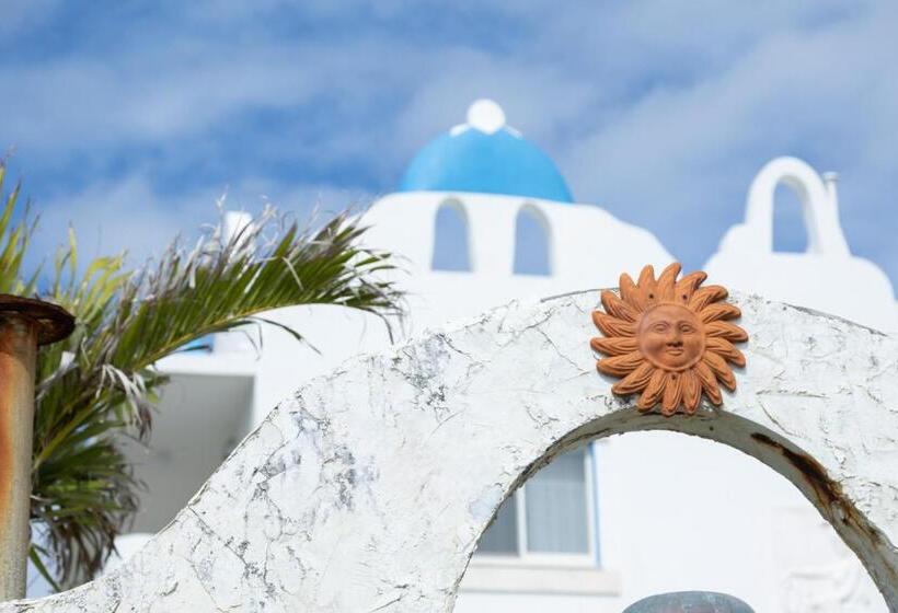 استراحتگاه Crystal Villa Ikema