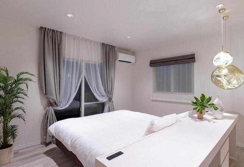 استراحتگاه Crystal Villa Ikema