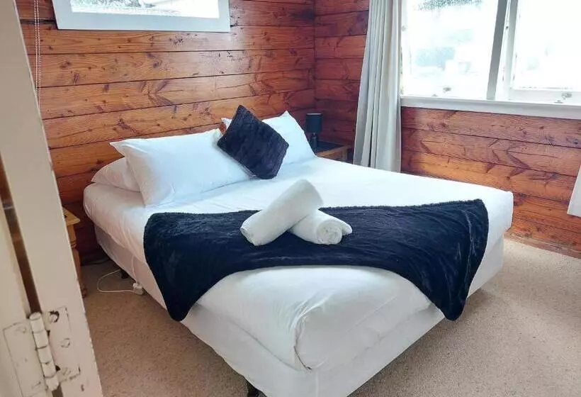 Edgewater Motel