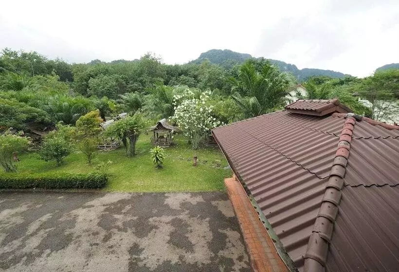 هتل Cabbages & Condoms Inn Krabi
