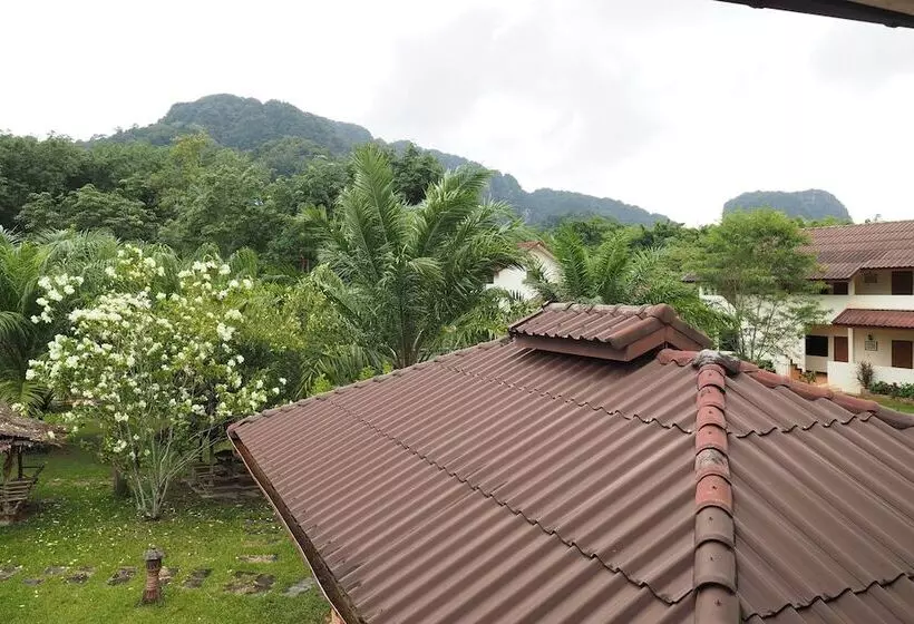 هتل Cabbages & Condoms Inn Krabi