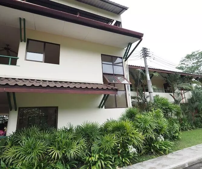 هتل Cabbages & Condoms Inn Krabi