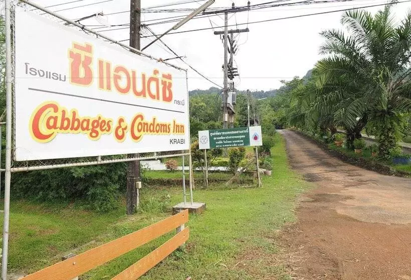 هتل Cabbages & Condoms Inn Krabi