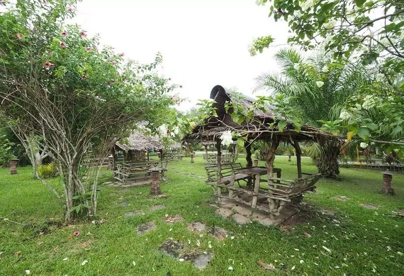 هتل Cabbages & Condoms Inn Krabi