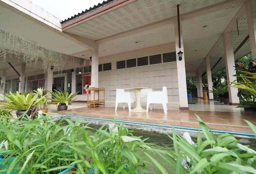 هتل Cabbages & Condoms Inn Krabi
