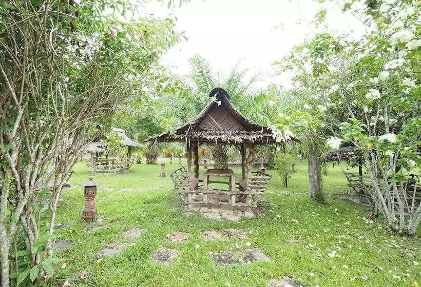هتل Cabbages & Condoms Inn Krabi