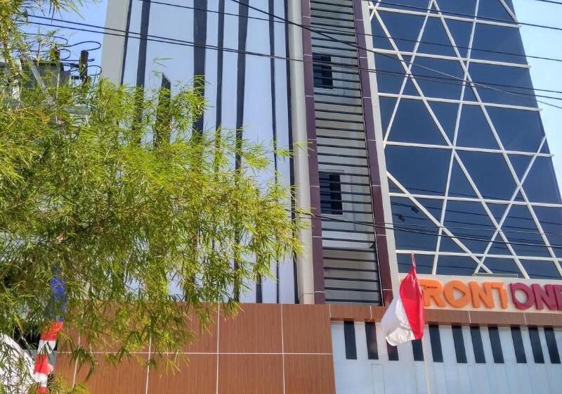Hotell Front One Inn Semarang