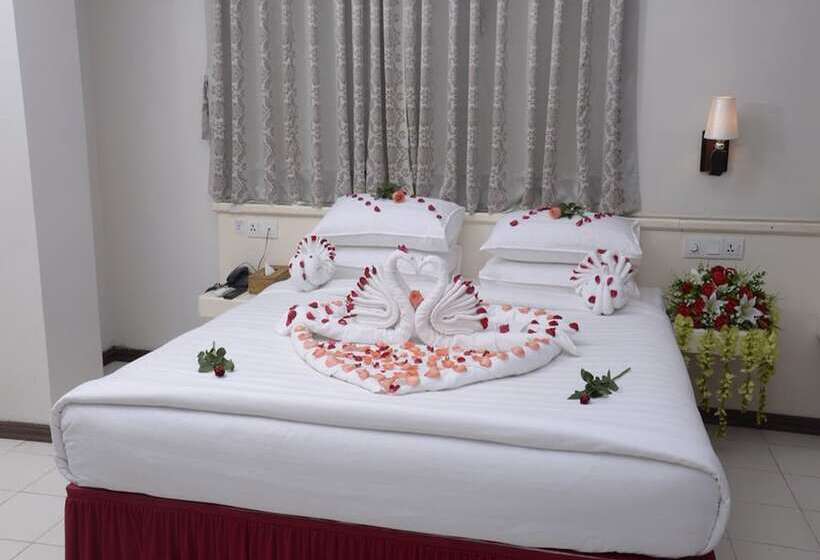 هتل Taw Win Yadanar