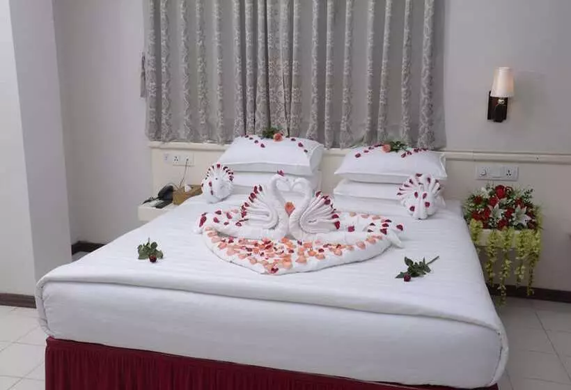 هتل Taw Win Yadanar