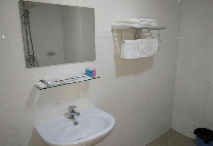 هتل Taw Win Yadanar