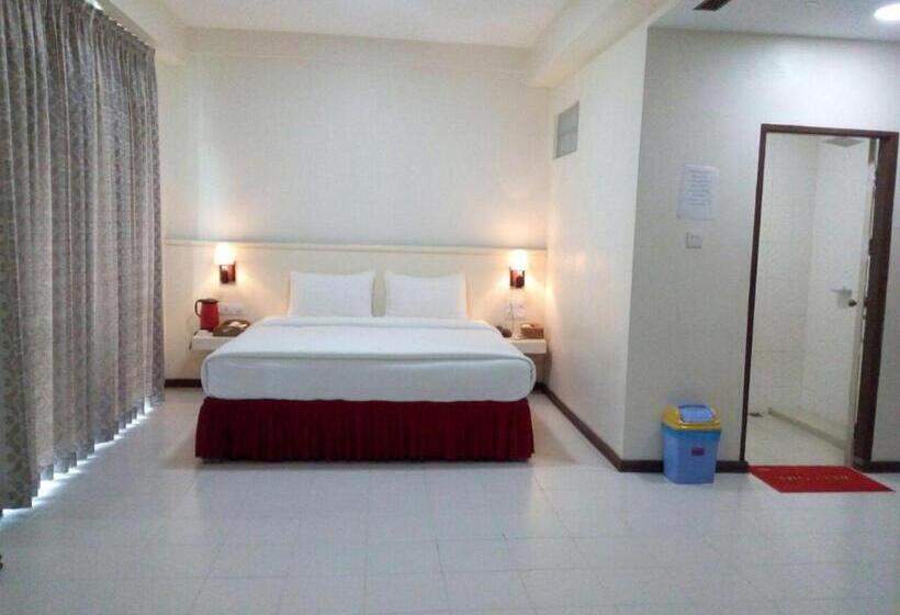 هتل Taw Win Yadanar