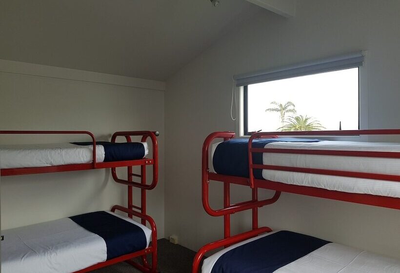 Tidewater Motel And Tourist Park Hostel