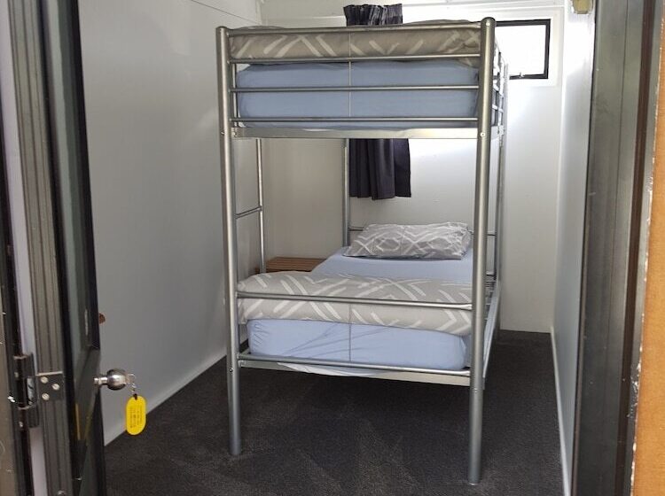 Tidewater Motel And Tourist Park Hostel