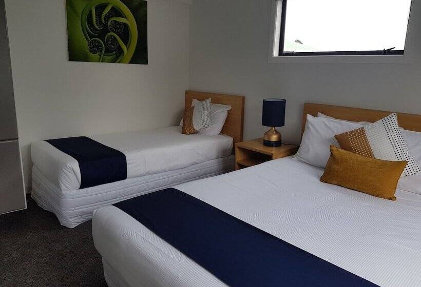 Tidewater Motel And Tourist Park Hostel