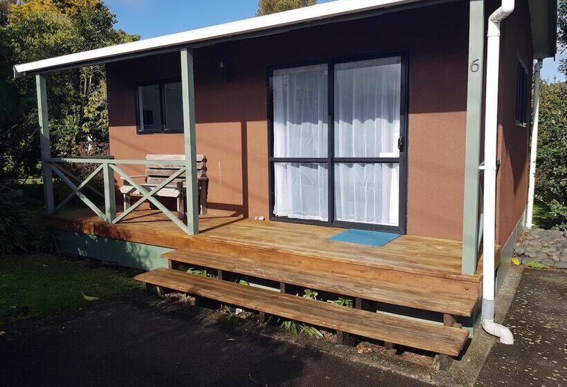 Tidewater Motel And Tourist Park Hostel