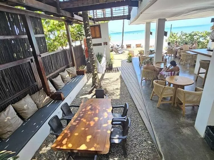 ユースホステル Makao Beach