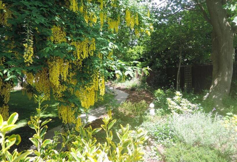 민박 Tresillian House