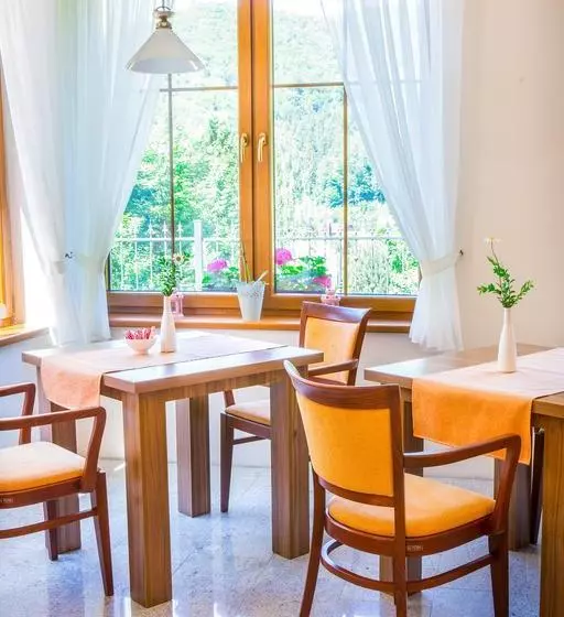 تختخواب و صبحانه Villa Carpe Diem