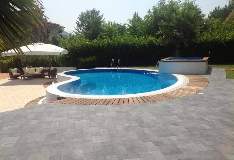 Aamiaismajoitus (B&B) Villa Soraya