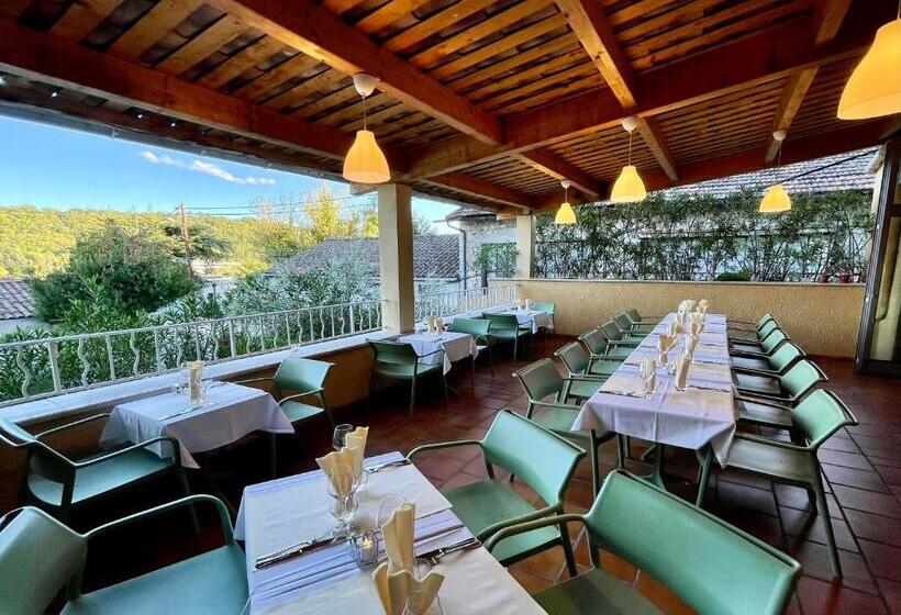 בית מלון כפרי Berneron