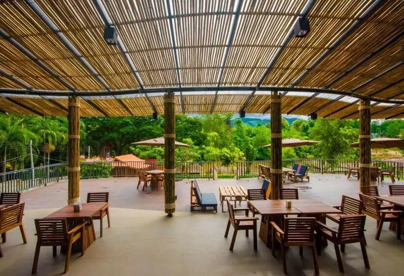 Hotelli Binlha Raft Resort