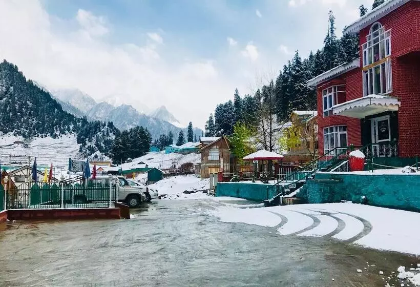 Hotel Glacier Heights