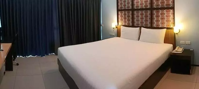 هتل Phuket Chinoinn Shaplus Certified
