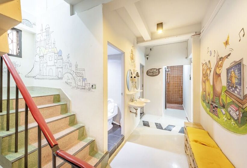 Sloth Hostel Khaosan