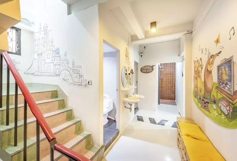 Sloth Hostel Khaosan