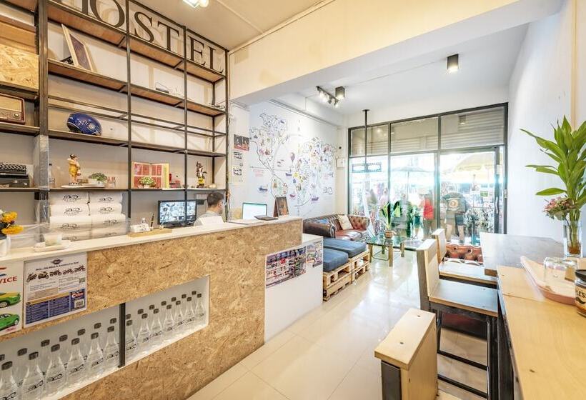 Sloth Hostel Khaosan