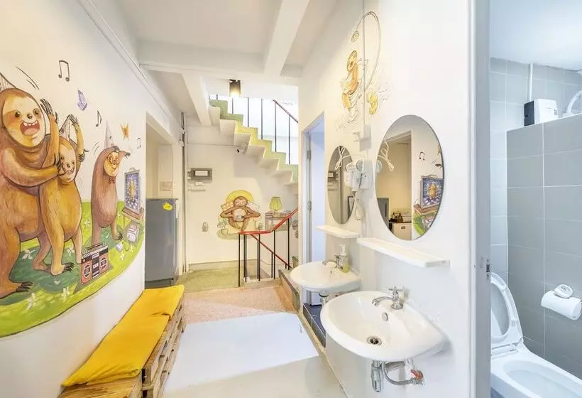 Sloth Hostel Khaosan