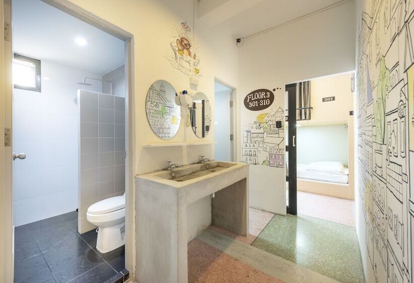 Sloth Hostel Khaosan