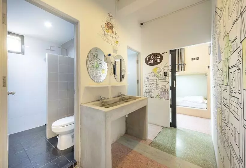 Sloth Hostel Khaosan