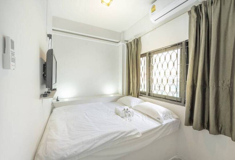 Sloth Hostel Khaosan