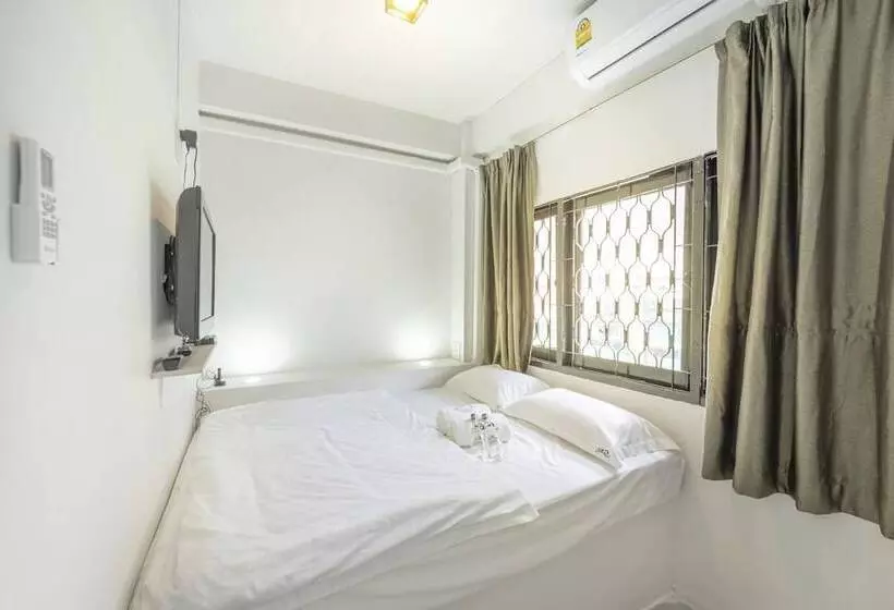 Sloth Hostel Khaosan