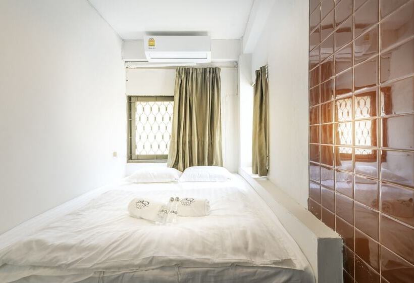 Sloth Hostel Khaosan