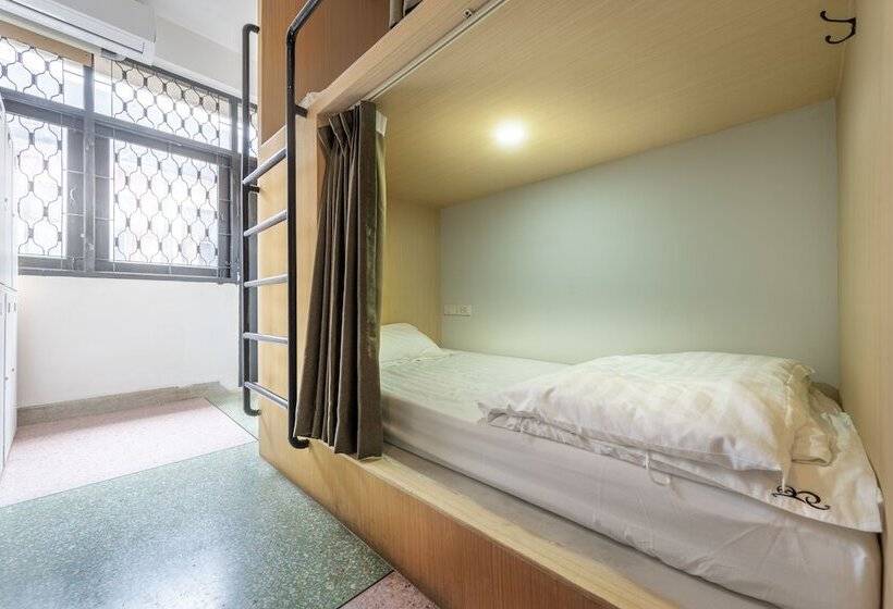 Sloth Hostel Khaosan