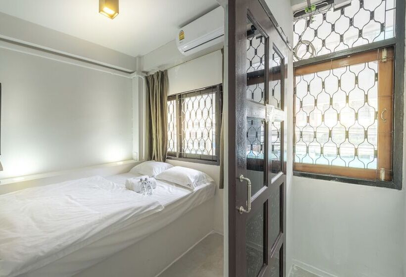 Sloth Hostel Khaosan