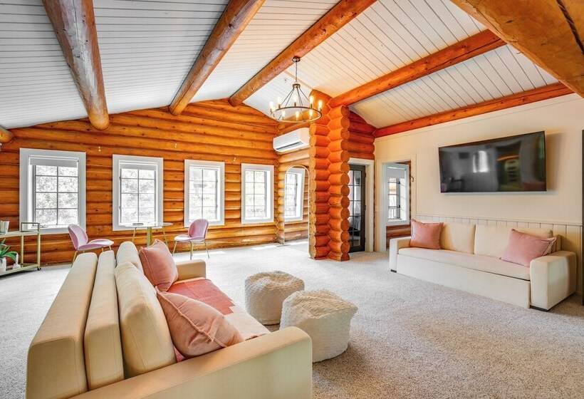 Alpine Log Cabin On 27 Acres W/ Hiking Trails!