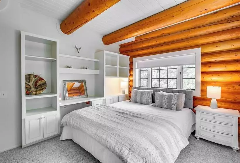 Alpine Log Cabin On 27 Acres W/ Hiking Trails!