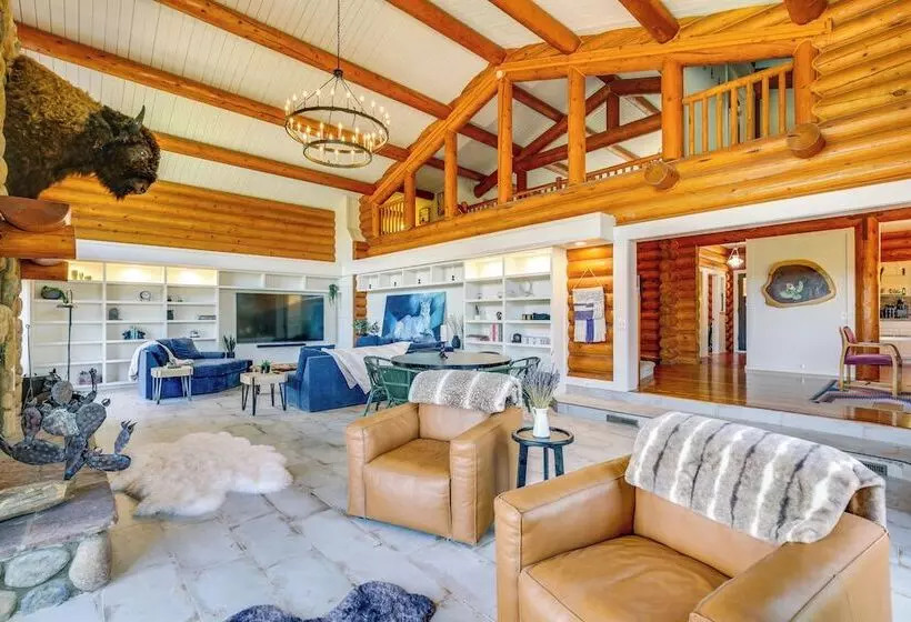 Alpine Log Cabin On 27 Acres W/ Hiking Trails!