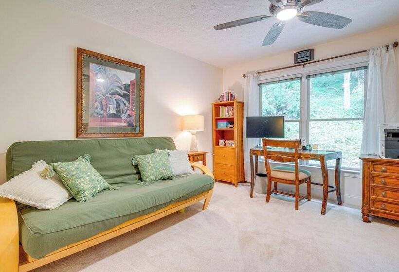 Blue Ridge Mtn Retreat: Porches & Creek Access