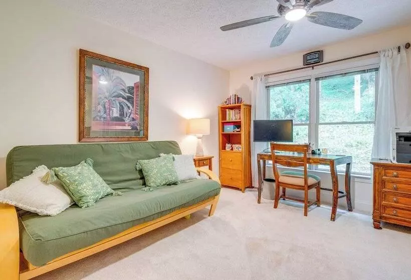 Blue Ridge Mtn Retreat: Porches & Creek Access