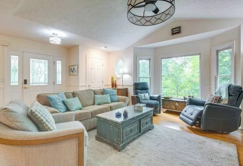 Blue Ridge Mtn Retreat: Porches & Creek Access