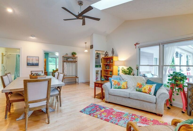 Blue Ridge Mtn Retreat: Porches & Creek Access