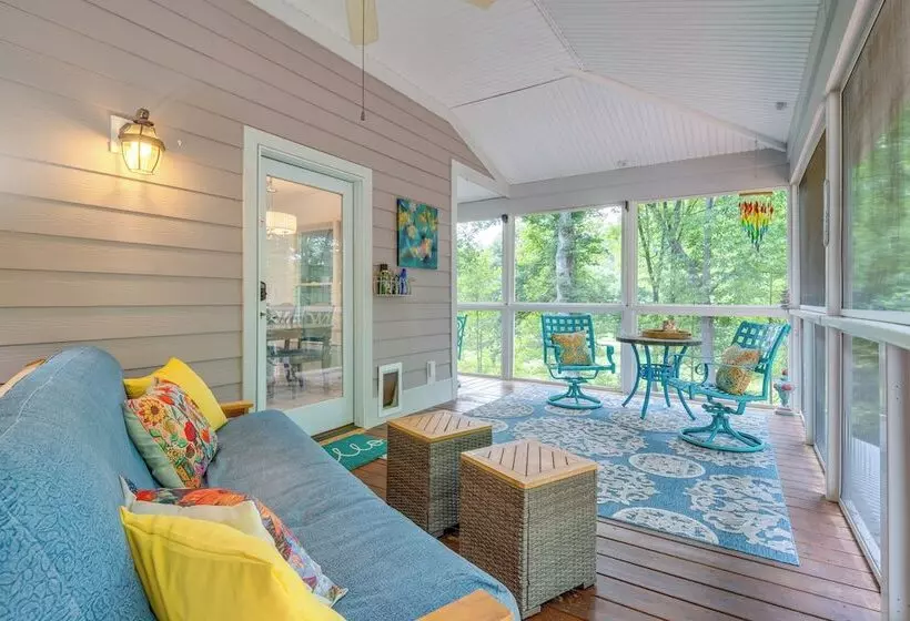 Blue Ridge Mtn Retreat: Porches & Creek Access