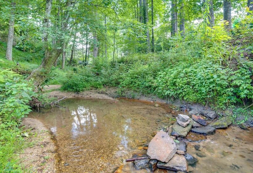 Blue Ridge Mtn Retreat: Porches & Creek Access