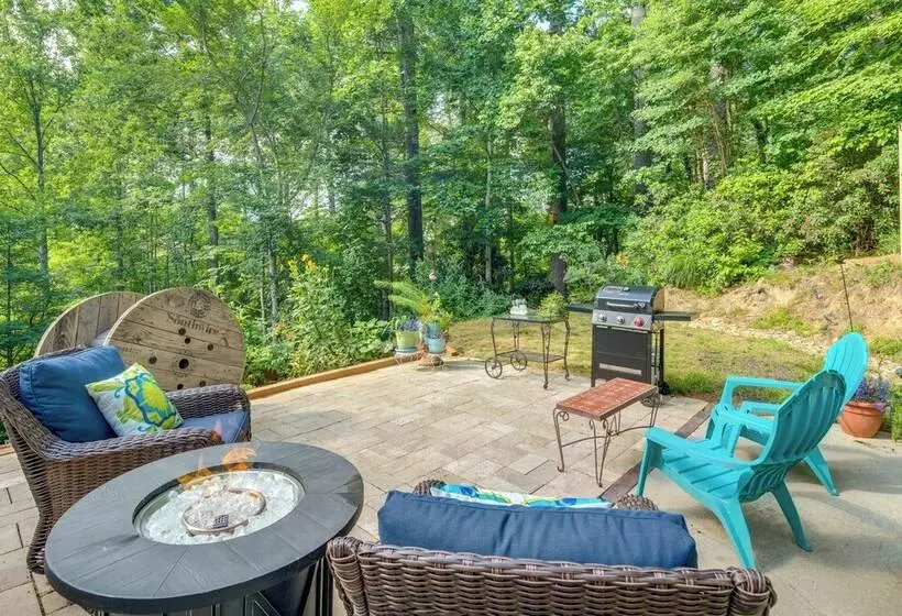 Blue Ridge Mtn Retreat: Porches & Creek Access